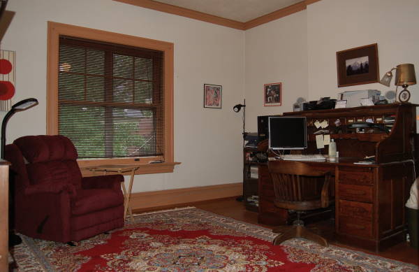 Office0768w.JPG