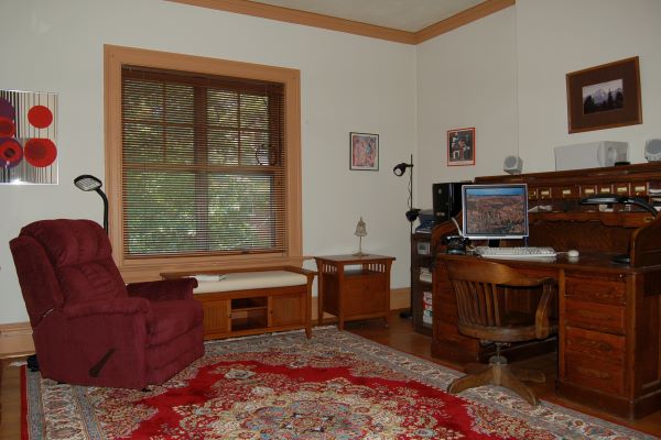 Office0833w.JPG